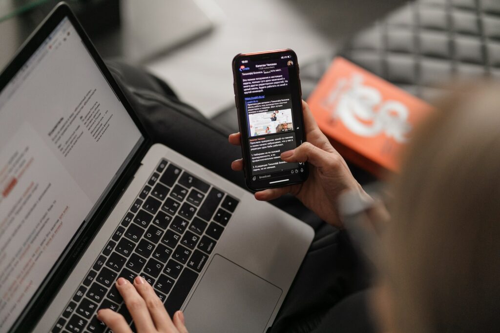 Components and Features of Smartphones and Laptops